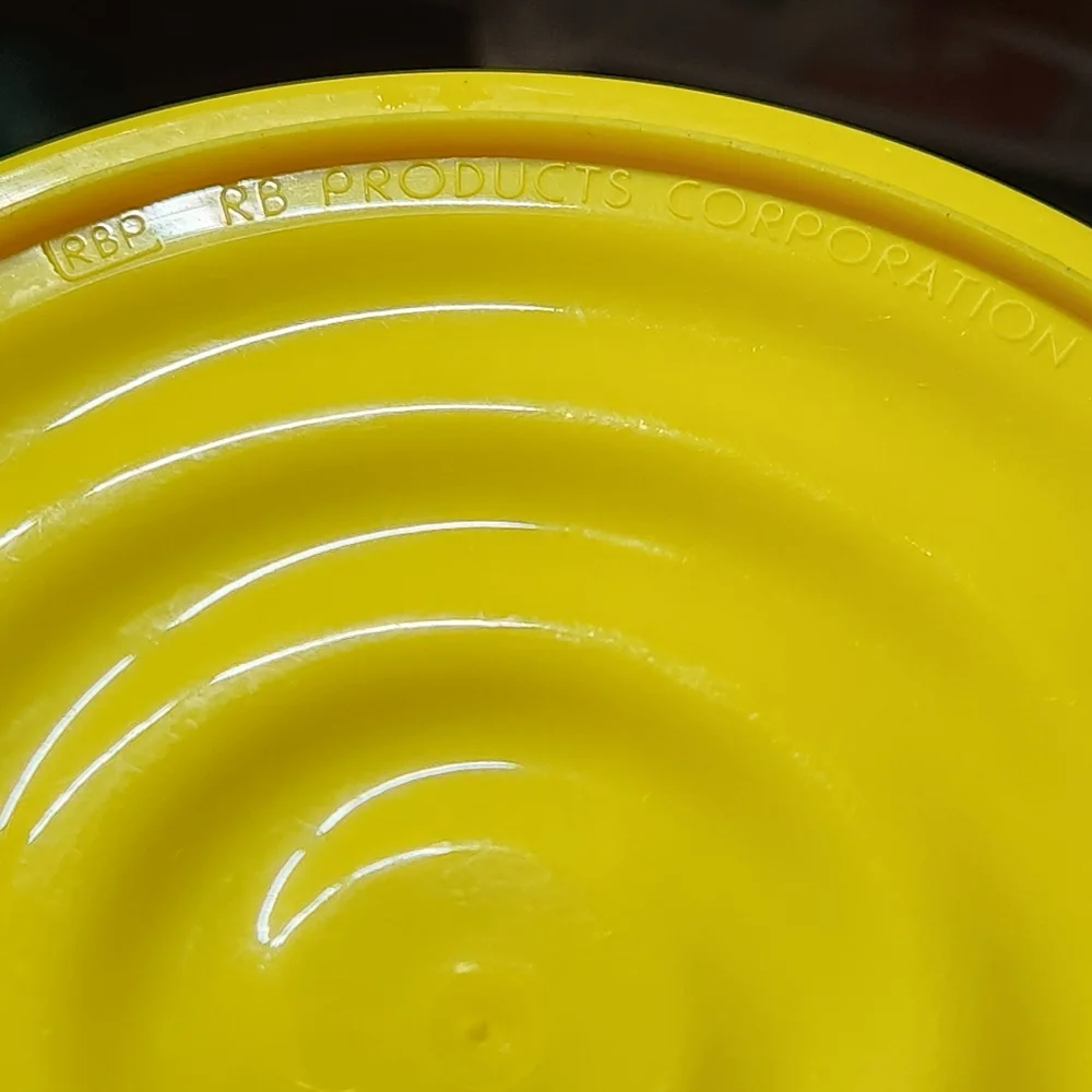 VTG Bisquick Yellow Plastic Canister with Blue Lid – RB Products Corp. 1970s/80s